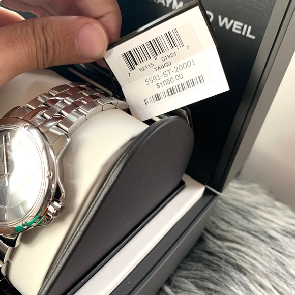 NWT authentic Raymond Weil Tango silver watch - Picture 4 of 7